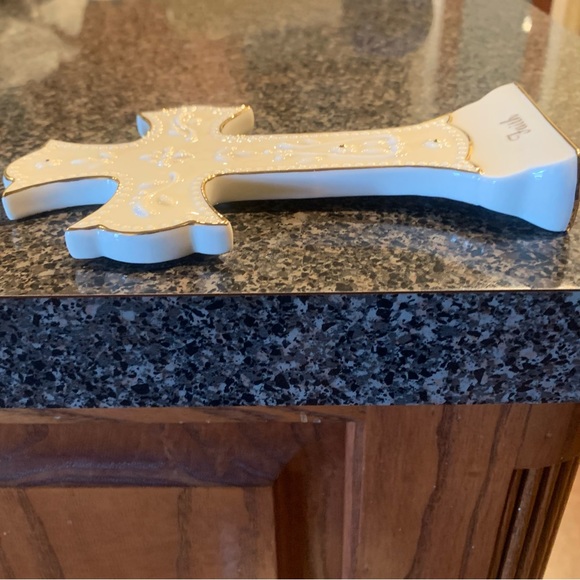 LENOX Standing Cross Sculpture - Picture 5 of 7